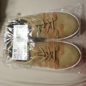 Sz 12 kids oshkosh bucks  brand new!